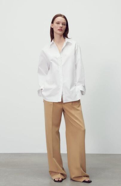 Cómo se llevan las camisas blancas en 2022 