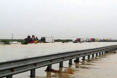 Carretera N. Laredo-Mty cierra más de 13 horas