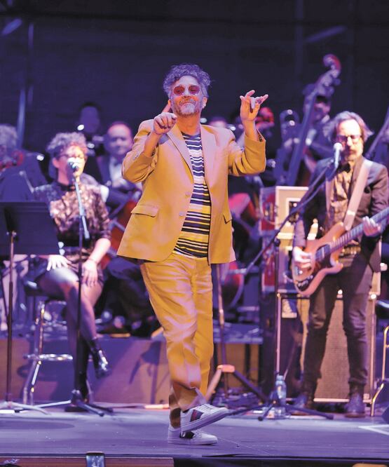 El cantautor argentino cimbró la Alhóndiga de Granaditas con su música. IVÁN STEPHENS. EL UNIVERSAL