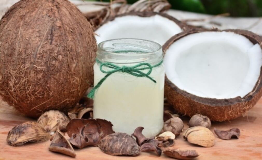 Olvídate de las uñas amarillas con el aceite de coco