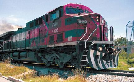 A una semana de su ocupación, AMLO supervisa vías de Ferrosur en Coatzacoalcos