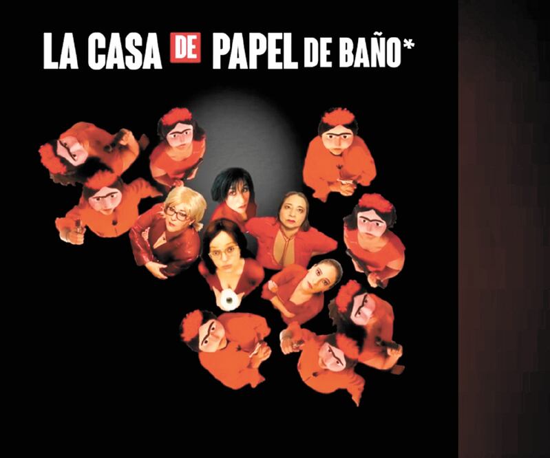 Una banda de mujeres busca quedarse con la producción de papel de baño. Foto: CORTESÍA