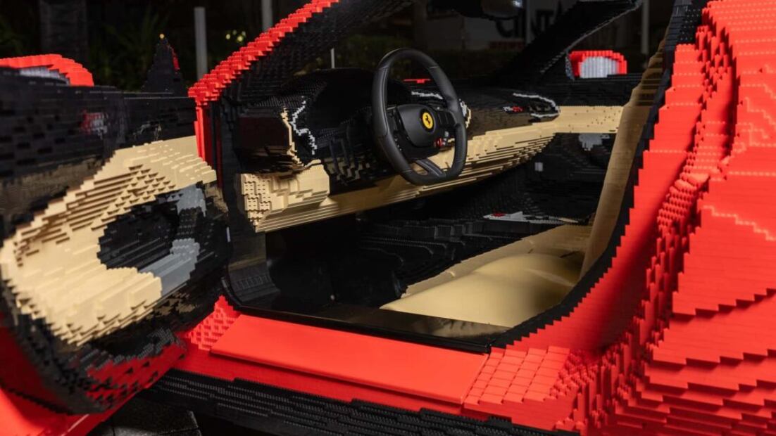 El Ferrari 296 GTS de Lego será parte de las atracciones de Legoland en Florida.