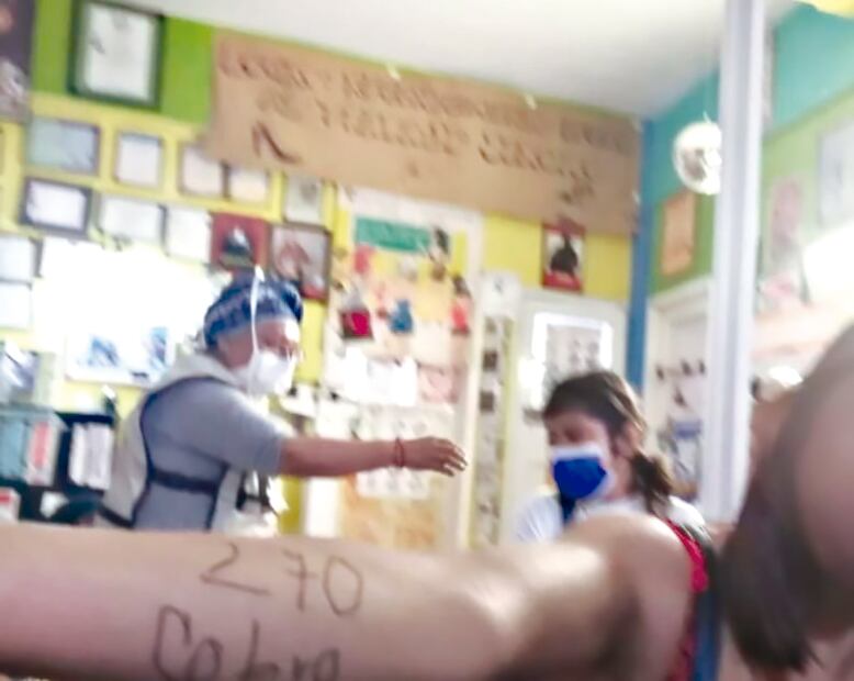 Para garantizar su explotación sexual, captores de una joven indígena que no sabía hablar español escribieron en su brazo “270 cobro”, Foto: Especial