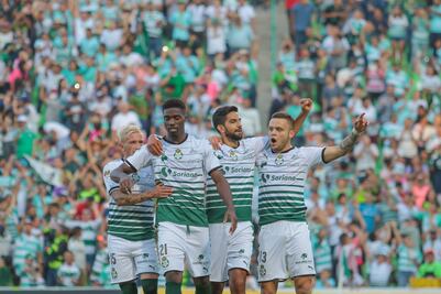 Santos golea a Querétaro y asegura su boleto a Liguilla