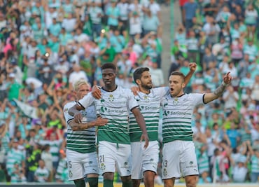 Santos golea a Querétaro y asegura su boleto a Liguilla
