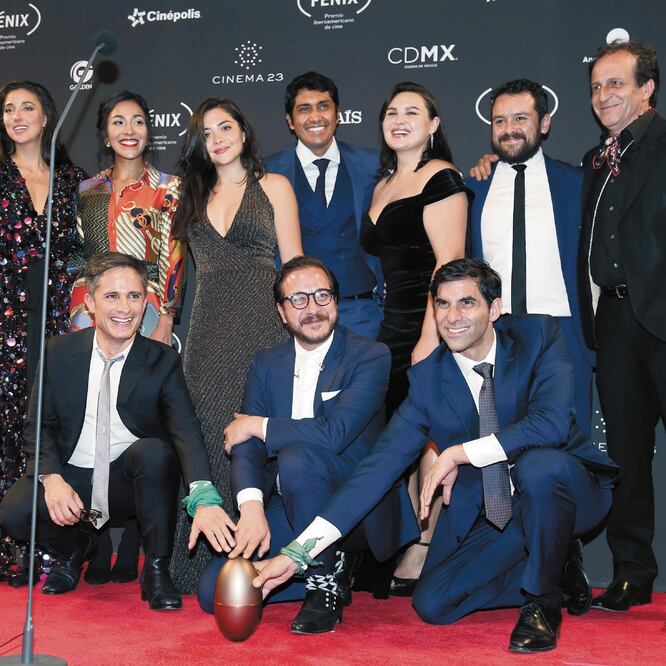 Elenco de la serie Aquí en la tierra, en la pasada entrega de los premios. ARCHIVO EL UNIVERSAL