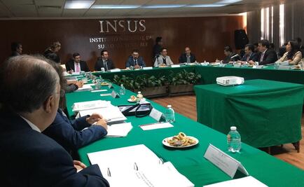 Rinden protesta titulares del Insus y del Fovissste