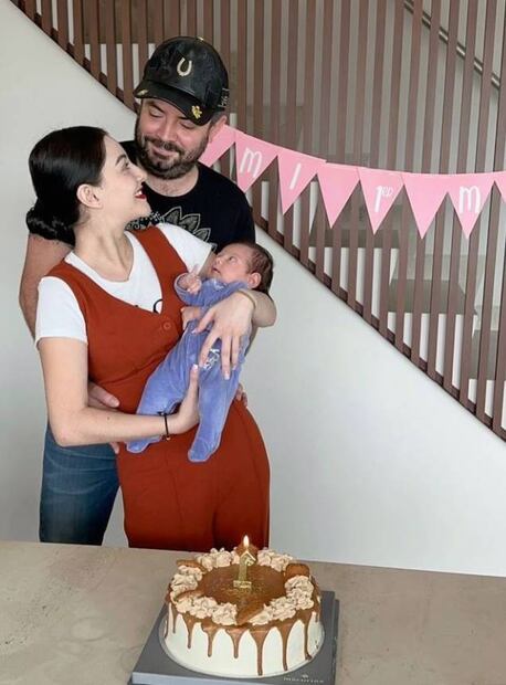 Tessa, hija de José Eduardo Derbez y Paola Dalay cumple un mes de haber nacido.