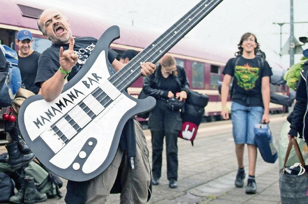 Los primeros centenares de rockeros arribaron ayer (CRISTOPHER ROGEL BLANQUET. EL UNIVERSAL)