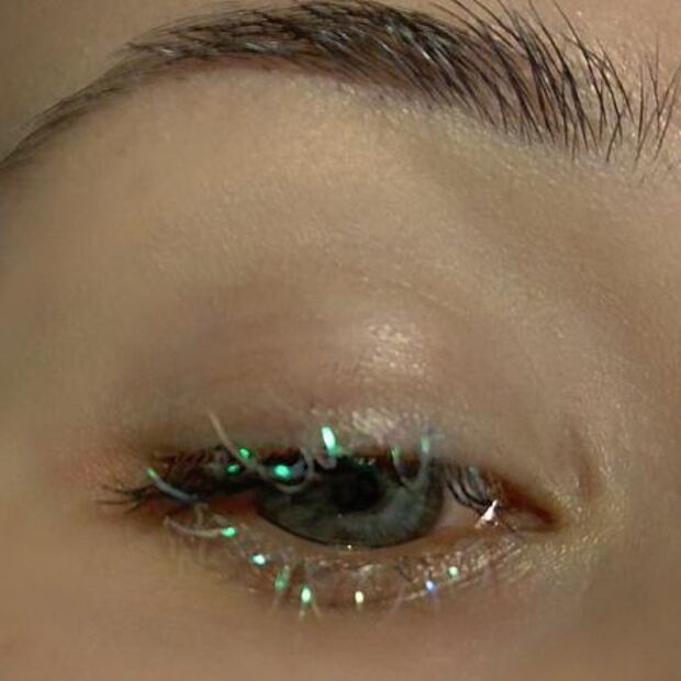 Estas son las pestañas con glitter que arrasan Instagram