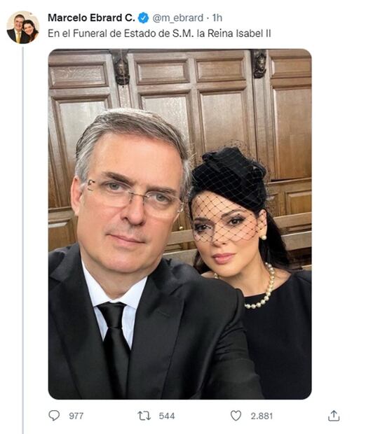 Ebrard se toma "selfie" en el funeral de la reina Isabel II y genera polémica