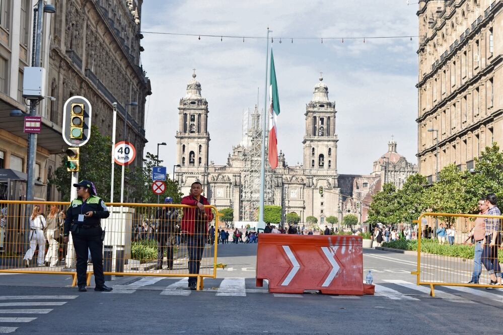 Desde este viernes la Plaza de la Constitución es únicamente peatonal. Solamente podrán ingresar vehículos de emergencias, de limpieza y aquellos utilizados en actos cívico-militar. Eduardo Castañeda | El Universal