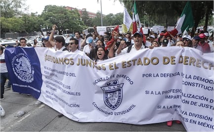 Estudiantes de Derecho de la UNAM protestan contra reforma judicial; paristas se unen a contingente