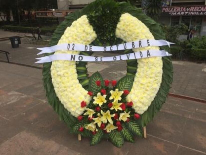 Izan bandera a media asta en Tlatelolco a 50 años de Movimiento Estudiantil