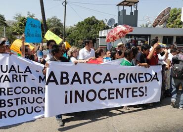 Familiares de José Luis Abarca entregan documento a AMLO