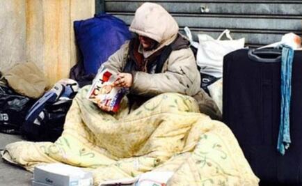 Polémica por foto de indigente leyendo Vogue