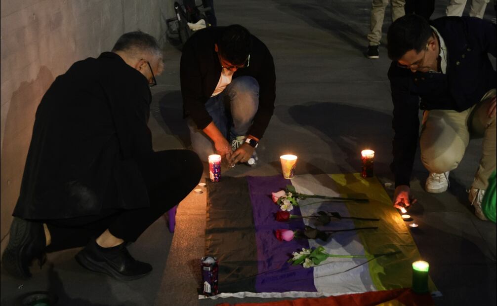 “¡Crimen pasional, mentira Nacional!”, “ni une más” y “si Ociel viviera, con nosotres estuviera”, gritó al unísono “la furia no binaria”. Los aplausos, silencios, voguing y característicos abanicos de le magistrade también se hicieron presentes. Foto: Carlos Mejía/EL UNIVERSAL