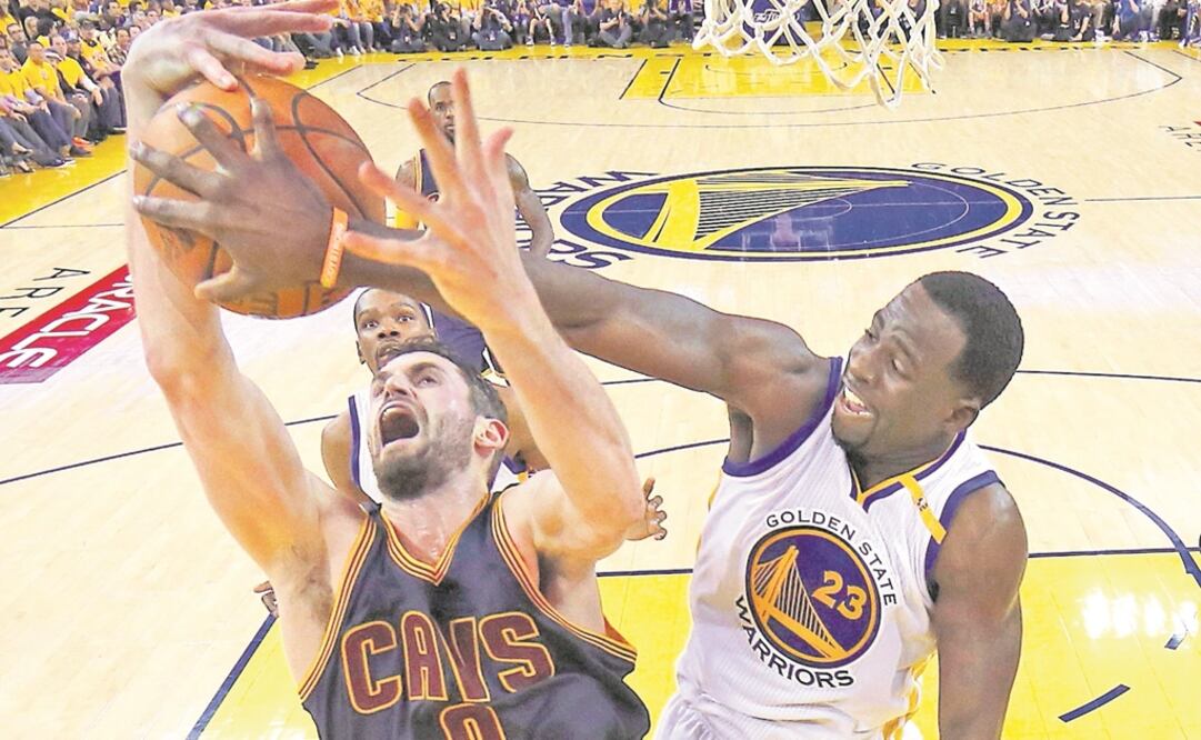 Golden State apabulló a Cleveland en el arranque de la serie. (MARCIO JOSE SANCHEZ. AP)