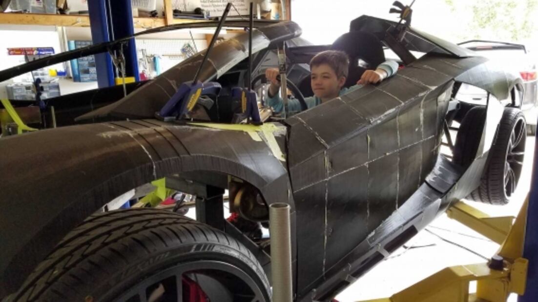 Padre e hijo crean su propio Lamborghini con impresora 3D