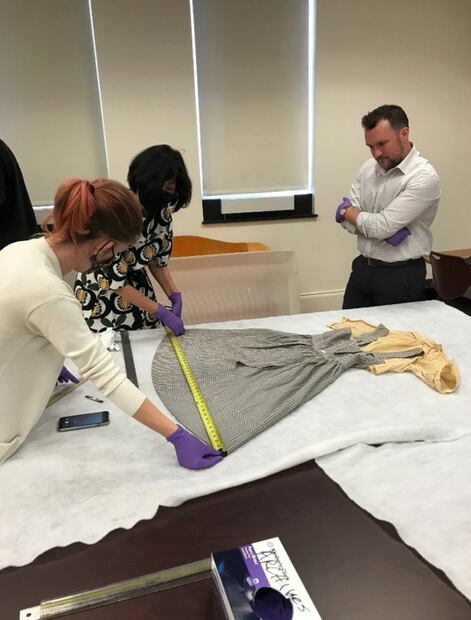 Encuentran vestido original de Dorothy de "The Wizard of Oz", será exhibido en museo de EU