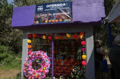 Conmemoran en Panteón de Dolores a personas que fueron sepultadas en la fosa común