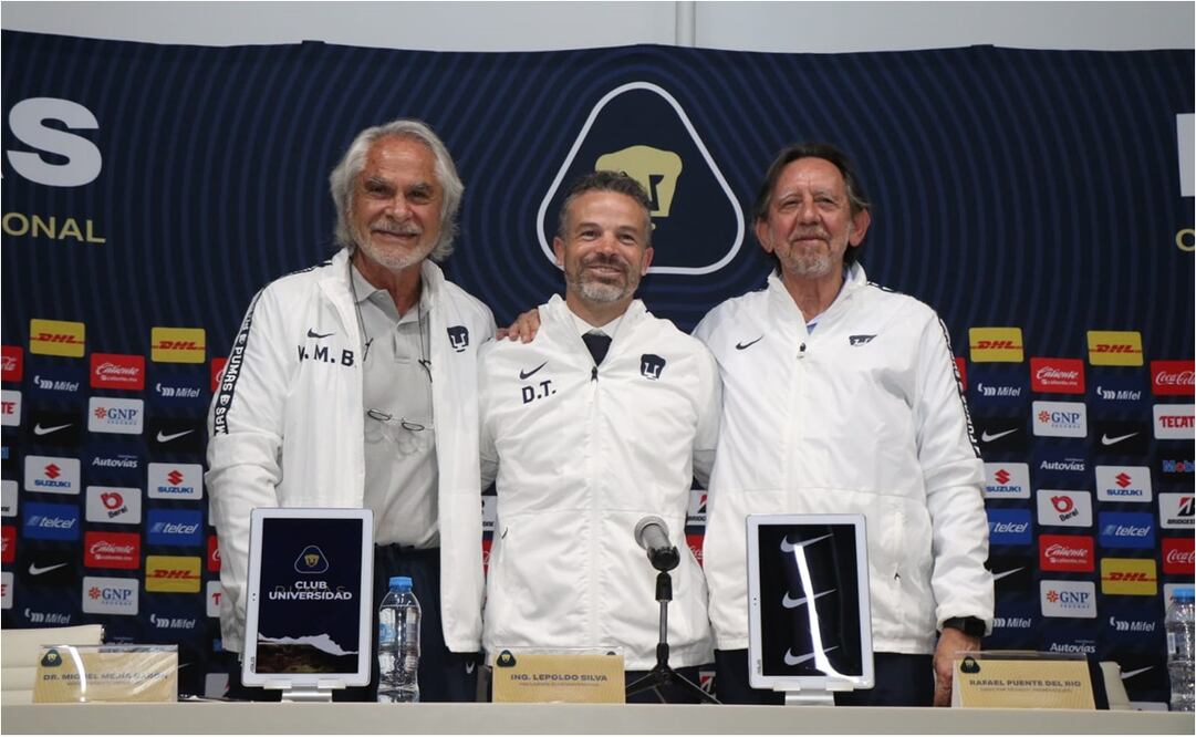 Mejía Barón y Leopoldo Silva presentaron al DT / FOTO: CARLOS MEJÍA - EL UNIVERSAL