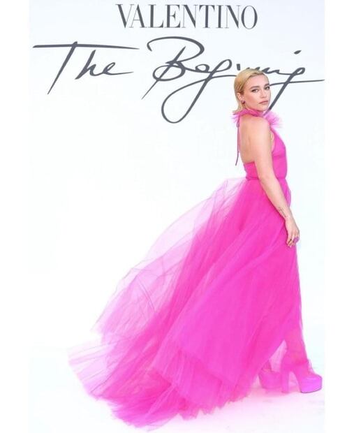 Florence Pugh encendió las redes con un vestido transparente Valentino