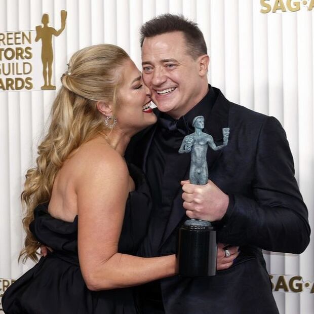 Brendan Fraser y Jeanne Moore vestidos a juego. Foto: Instagram @telenovelasyfamosos