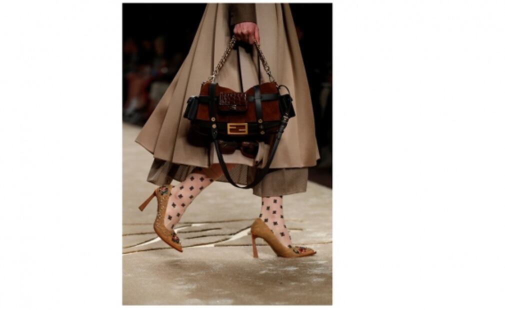 Fendi rinde homenaje a Karl Lagerfeld en Milán