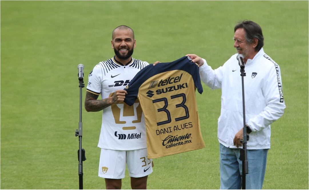 Dani Alves lo reconoce: "Vine a Pumas porque representa a la Universidad" / FOTO: CARLOS MEJÍA - EL UNIVERSAL 
