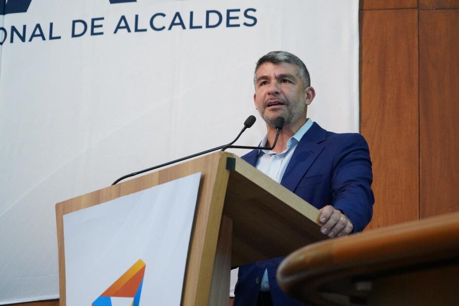 El alcalde de Miguel Hidalgo, Mauricio Tabe, llamó a fortalecer los municipios y defenderlos del avasallamiento y menosprecio que el gobierno federal. (Foto: especial)