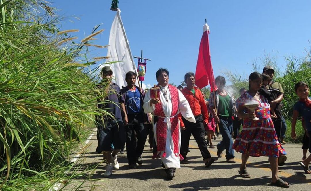 Given the absence of the Specialized Prosecutor Office of Chiapas, the Church took care of the body removal with the consent of the competent authorities - Photo: Taken from Marcelo Pérez Pérez's official Facebook profile