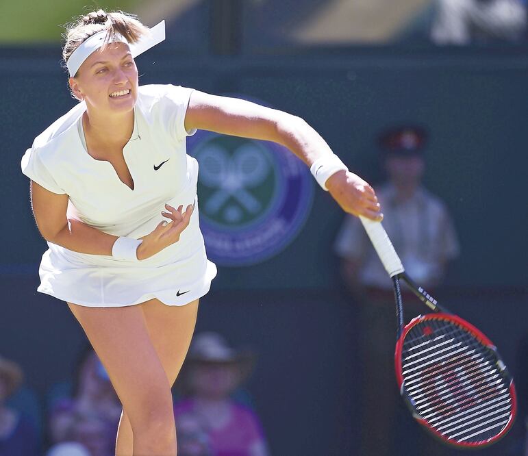 La cirugía fue en los dedos de la mano izquierda, con la que se defendió. FOTO: ANDY RAIN. EFE