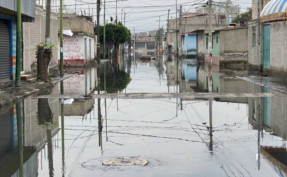Muchas de las familias perdieron todo su patrimonio y sólo algunas pudieron rescatar muebles y aparatos electrodomésticos porque los subieron a la parte de sus inmuebles o azoteas. Foto: Emilio Fernández/ EL UNIVERSAL