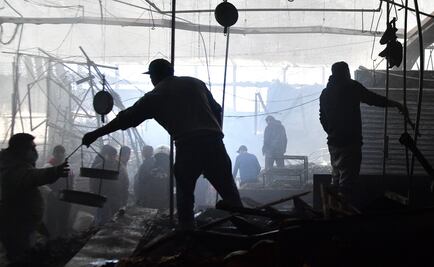 Sheinbaum recorre área afectada por incendio en mercado de la Merced