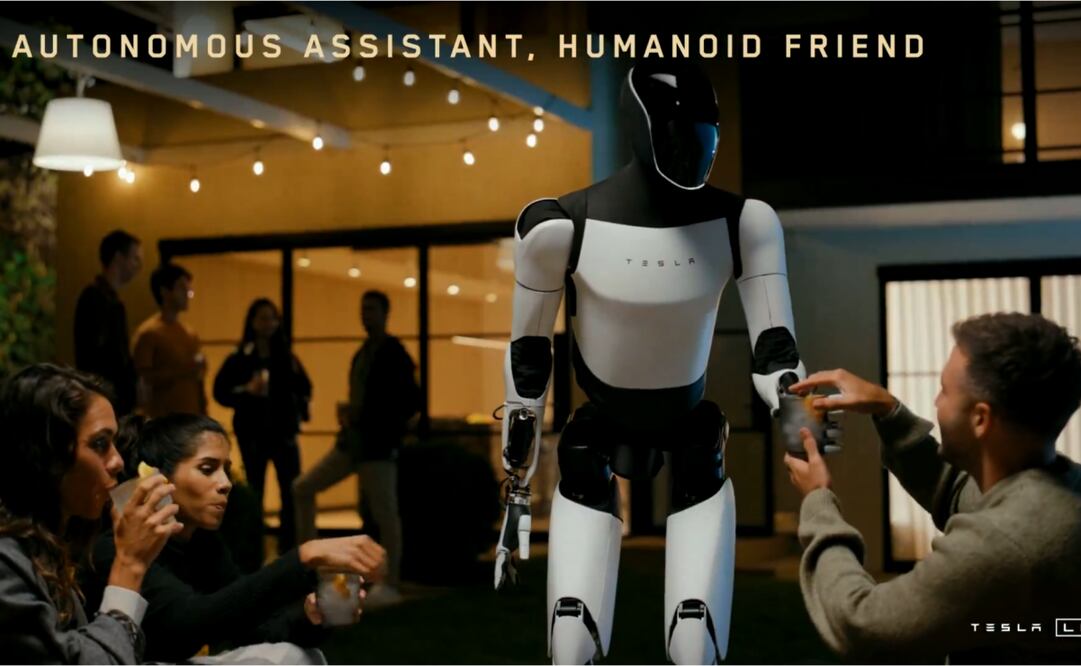 Tesla presentó su robot humanoide Optimus en un evento donde fue revelado que el robot todavía es asistido remotamente por humanos, lo que generó dudas sobre su autonomía. Foto: Tesla/Archivo