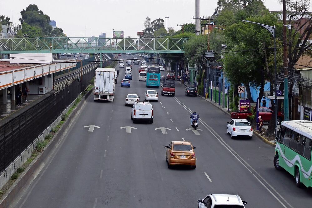 Los ciclistas que actualmente transitan por Tlalpan deben sortear a los vehículos, unidades de transporte público e incluso peatones que no respetan su paso. Foto: Fernanda Zamora/ EL UNIVERSAL