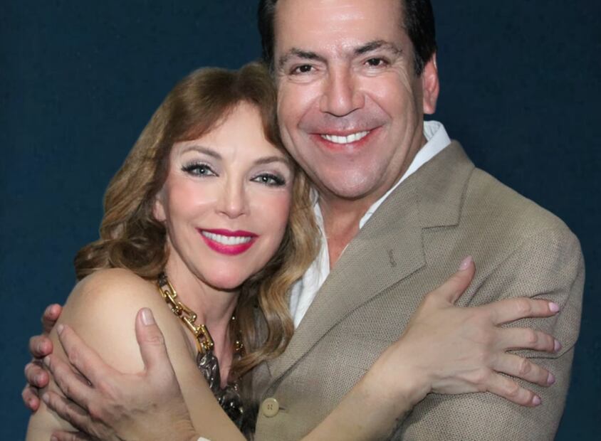 Laura Flores y Lalo Salazar se reencuentras, tras 22 años de conocerse, y se dan una oprtunidad en el amor.
Foto: Instagram