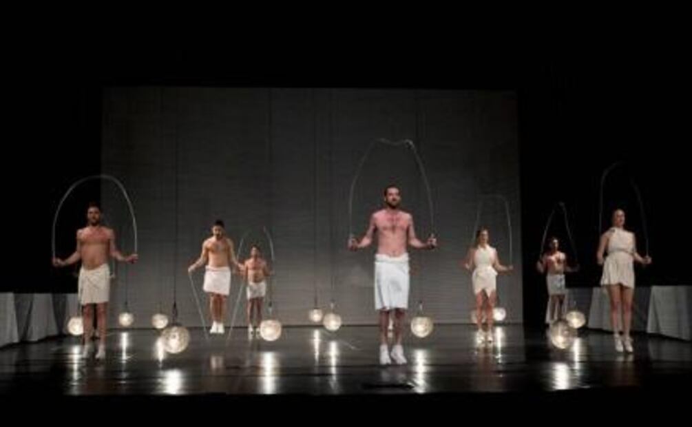 Sexo explícito desnuda la tragedia griega en Madrid