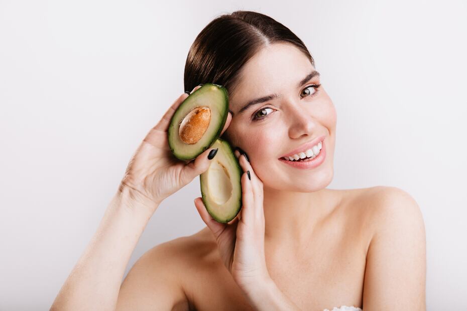Las mascarillas de aguacate rejuvenecen el rostro y mantienen la piel sana y luminosa. Foto: Freepik