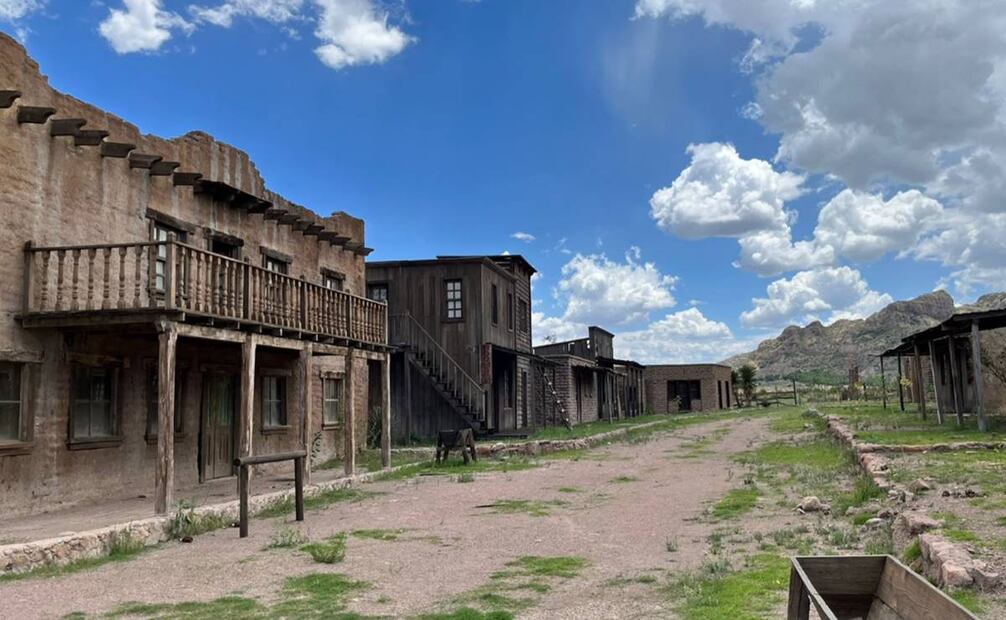 La cinta, que espera estreno comercial en México, está ambientada en 1860, desarrollándose una relación entre una franco canadiense independiente (Vicky Krieps, “El hilo fantasma” y “Viejos”) y un inmigrante danés (Mortensen). Cortesía: Secretaría de Turismo
De Durango.