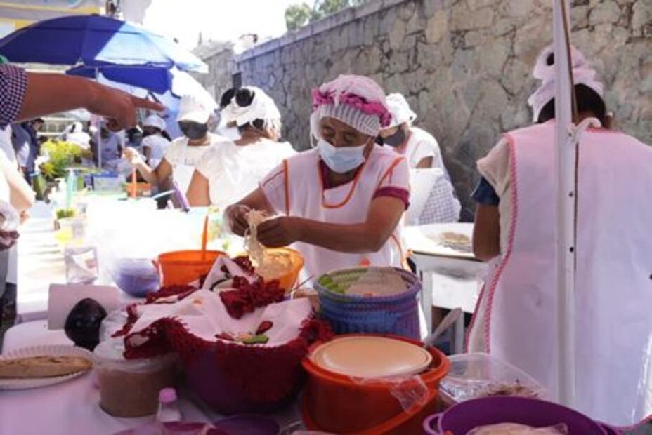 Tejate y tamales, dos delicias presentes en la Guelaguetza