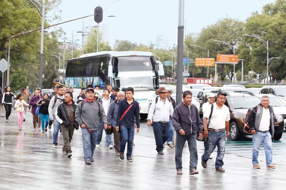 Desde las 9:00 de la mañana y hasta las 15:00 horas, las calles aledañas al Zócalo de la Ciudad de México se vieron afectadas por los campesinos (AGUSTÍN SALINAS. EL UNIVERSAL)