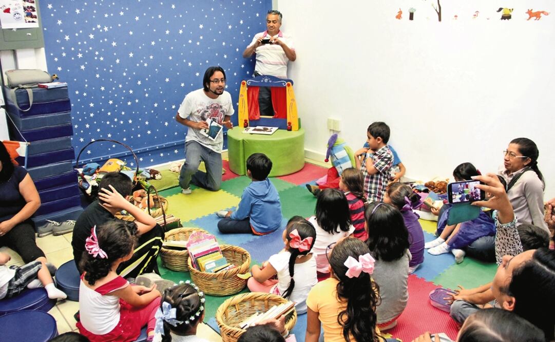 La familia y la escuela fomentan el hábito de la lectura. Foto: Demian Chavez / Archivo El Universal