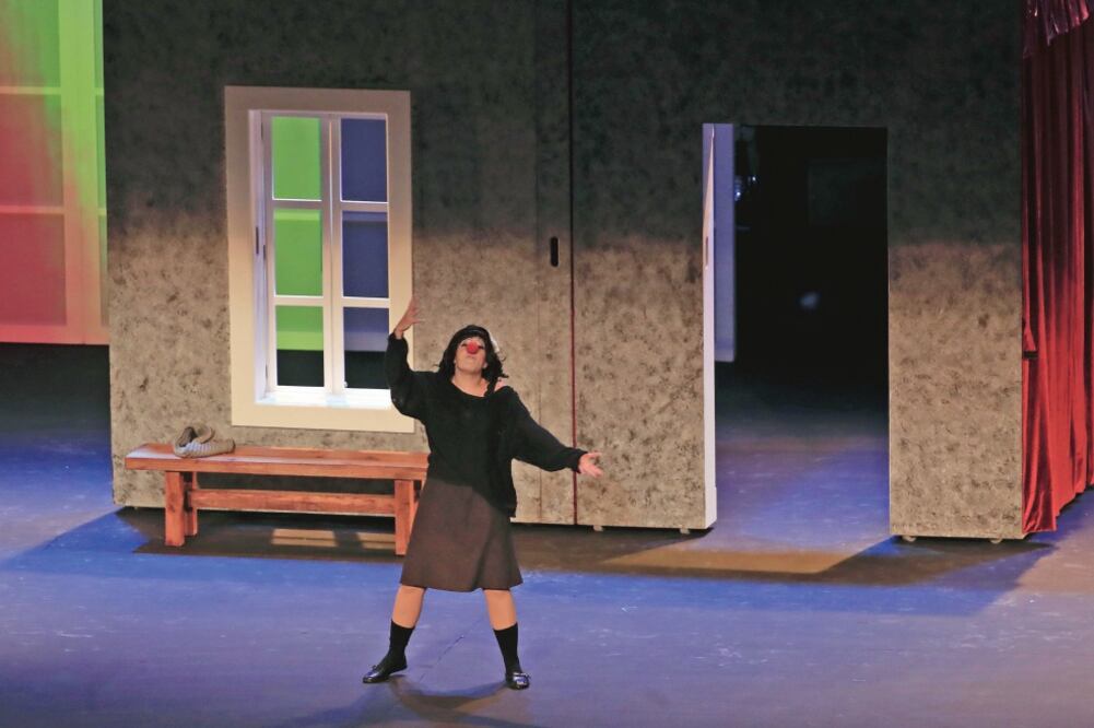 La puesta en escena hace un viaje por los dolores y amores de Piaf. Foto: IRVIN OLIVARES. EL UNIVERSAL