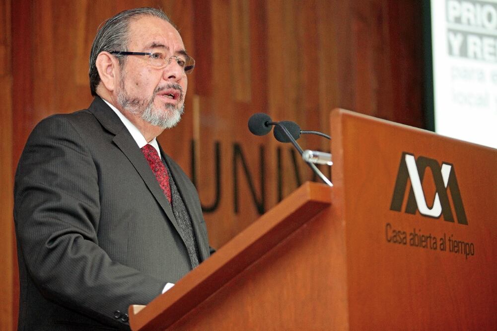 El rector de la UAM, Salvador Vega y León, es defendido por personal de la universidad, quienes dicen que hay claridad en el uso de recursos (ARCHIVO EL UNIVERSAL)