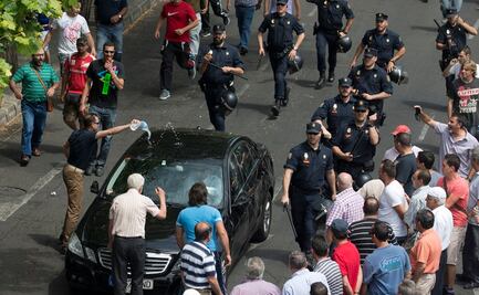 Taxistas españoles amenazan con protesta internacional si no se regula a Uber y Cabify