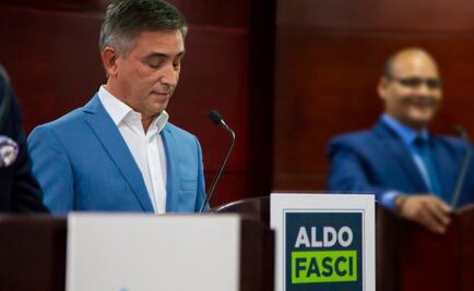 Aldo Fasci abandona debate en Monterrey en protesta