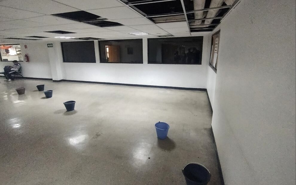 Imagen del interior de la Escuela de Música Vida y Movimiento del Centro Ollin Yoliztli se encuentran en un estado deplorable, el jueves 6 de noviembre de 2025. Foto: Fernanda Rojas/EL UNIVERSAL